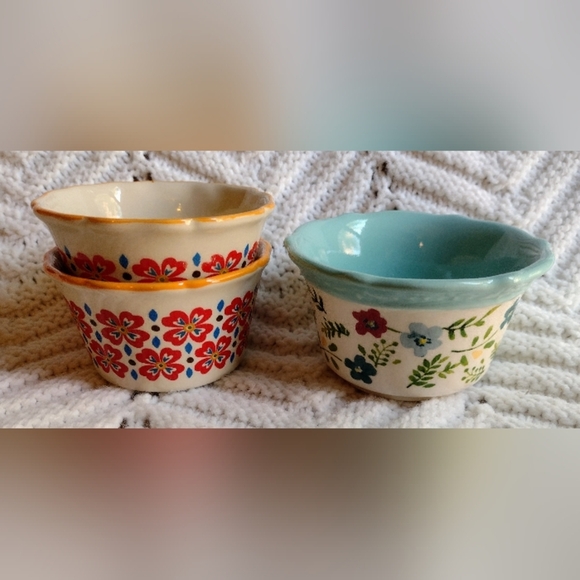 3 Pioneer Woman Multicolor Scalloped Ramekin Flower Spring - Picture 3 of 7